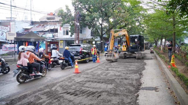 Jalan Aroepala Makassar Mulai Diaspal, Warga Berterima Kasih kepada Pemerintah