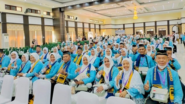 Jemaah haji kloter pertama asal Kabupaten Soppeng tiba di Embarkasi Makassar, Selasa (21/4/2026) sekitar pukul 08.00 WITA.