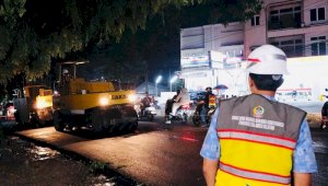 Pengaspalan Jalan Dikebut Malam Hari, Pemprov Sulsel Targetkan Keluhan Debu Warga Teratasi
