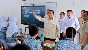 Prabowo Kunjungi Cilacap, Targetkan Renovasi 70 Ribu Sekolah pada 2026