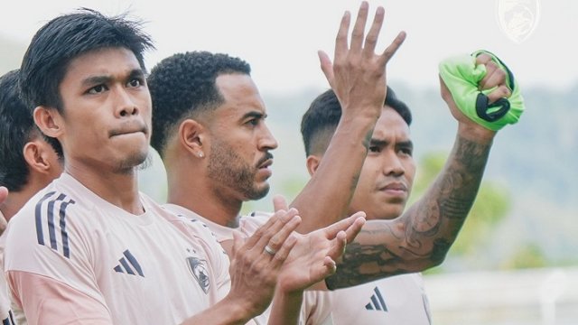 Para pemain PSM Makassar menjalani latihan.