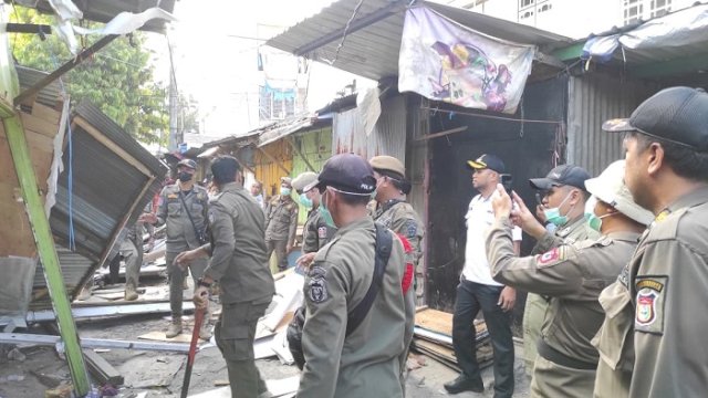 Lapak Berdiri 35 Tahun Ditertibkan, 16 Pedagang di Ujung Tanah Direlokasi