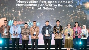 Munafri Terima Penghargaan Nasional, Pemkot Makassar Dinilai Sukses Jalankan Wajib Belajar 13 Tahun