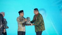 Walikota Makassar Terima Penghargaan Paritrana Award, Bukti Komitmen Lindungi Pekerja Rentan