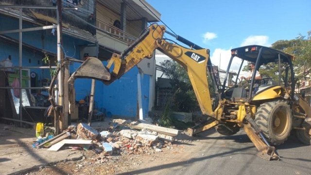 Berdiri di Atas Fasum, 40 Lapak di Mariso Ditertibkan