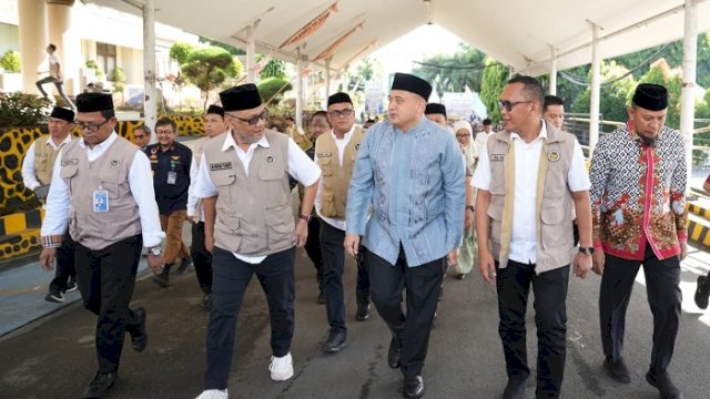 Bersama Menhaj RI, Walikota Sambut Jemaah Haji Kloter 17 Debarkasi Makassar