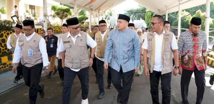Bersama Menhaj RI, Walikota Sambut Jemaah Haji Kloter 17 Debarkasi Makassar