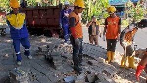 Tak Hanya Tertibkan PKL, Pemkot Makassar Kini Benahi Trotoar dan Drainase Bulogading