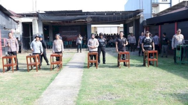 Gelar Latihan Menembak, Polrestabes Makassar Asah Kemampuan Personel dalam Penggunaan Senjata Api