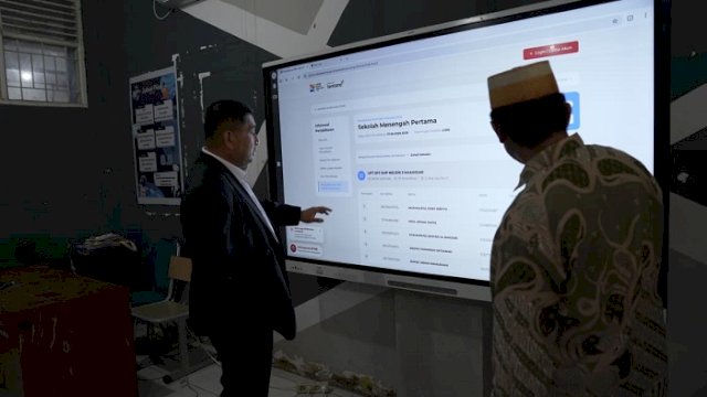 Pantau Verifikasi SPMB, Walikota Munafri Tegaskan Tak Ada Ruang untuk Titipan dan Calo