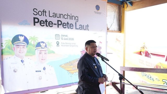 Walikota Makassar, Munafri Arifuddin, saat soft launching Pete-pete Laut di Dermaga Pulau Barrang Lompo, Kecamatan Kepulauan Sangkarrang, Jumat (12/6/2026).